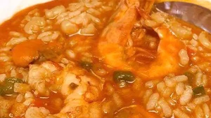 Sopa de pescado y marisco con arroz
